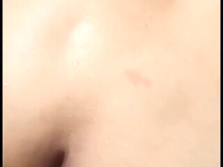 Sinundan ko sa cr si babe habang naliligo at sinabon ko ang malaki at malambot niyang puwet at kanyang puday