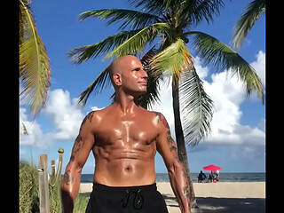 THE BEACHBODY PORNSTAR MaXXX Loadz CHILLING AT THE BEACH