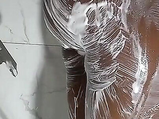 Sucking a Big Dick in the Shower, I Got Really Excited and Asked Him to Fuck Me.