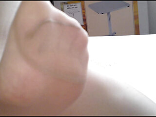 Plump Girlfriend Plays in Front of Nylonjungr in Tights masturbation