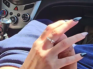 Traveling with My Girlfriend I Couldn't Resist the Urge: Luxury Handjob and Blowjob on the Side of the Road