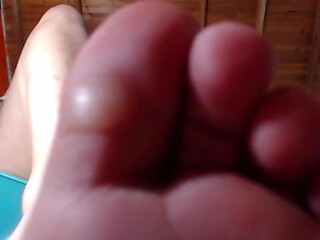 Feet humiliation (Daniela)