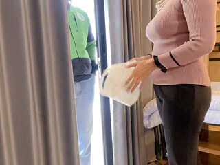 Lucky Ojol Gets Paid Order Using Narrow Pussy