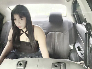 Hot girl incites Uber driver to fuck.