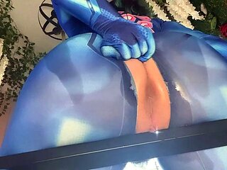 Masturbating amateur cums after solo fun