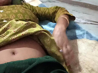 Desi bhabhi ki chut ko pla