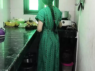 Kichen me naukrani ko piche se pakad ke chod diya