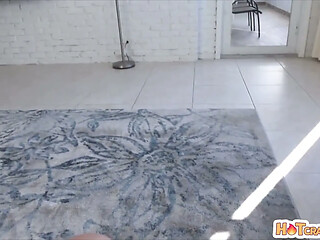 Hot Latina gets a hand job in a private session