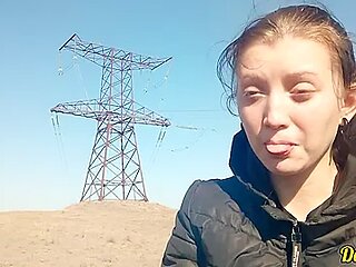 Vozbuzhdennaya Shkolnica Soset Chlen, Chtob Poluchit Mnogo Sperm Na Ee Krasivoe Lichiko