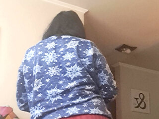 Do you like to watch mature milf in big panties?