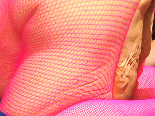 Pretty in Pink Fucking Machine Making Her 07ssy Stink