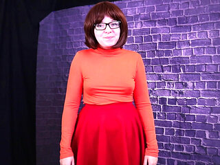 Velma Convinces Shaggy to Be Brave