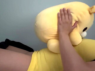 Chica a CAMA MASTURBA