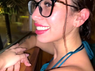 Pareja de exhibicionistas follan en spa p&uacute_blico-KATTY BLAKE