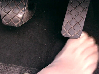 Sensual Pedal Pumping in Nude Pantyhoses and Flats