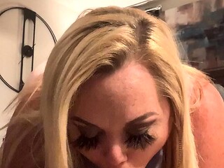 Pissing masturbating babe solo toy play