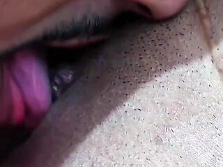 Sogro Obcecado Por Sexo Dentro Guarda Roupa Olhando Seu Filho Com Namorada Fazendo Sexo