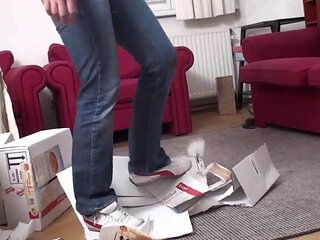 Trampling boxes in the living room