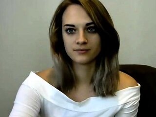 Webcam Girl Flashes Her Tits for Us
