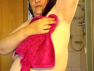 Armpit secrets after the bath... are you curious?