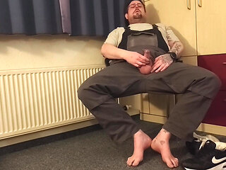 Workmen comes home and jerk off