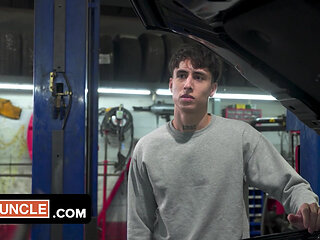 Internet Papi Gives Angel Elias the Full Service Treatment