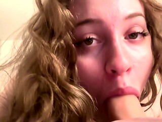 Amateur brunette double toying on webcam
