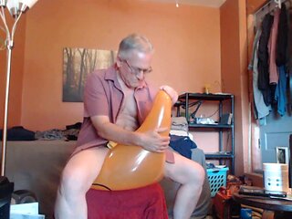 Balloonbanger delivers incredible pleasure with amazing balloons and cum shots