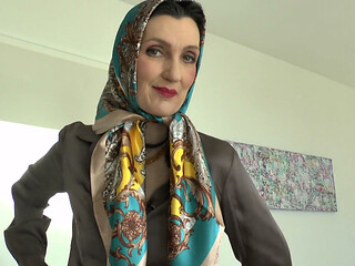Afternoon Headscarf Try-on, Part 1 - Lady Victoria Valente