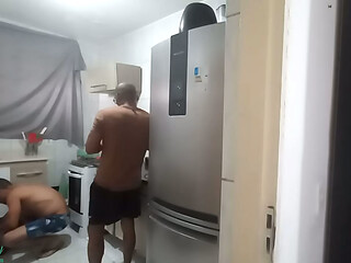 Contratei um montador de moveis pra montar o arm&aacute_rio da cozinha no final o puto me deixou brincar com as ferramentas