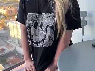 Platinum-blonde Honies Coco Lovelock And Haley Spades In San Diego