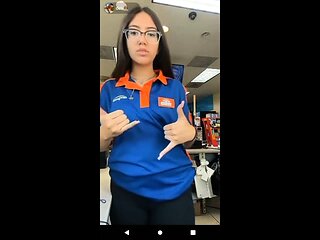 Amateur Latina Milf Masturbates on Cam