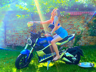 Motorcycle Pussy Rub Wet Tease & Orgasm