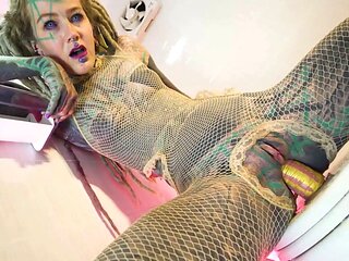 Alternative TATTOO model solo PISS action