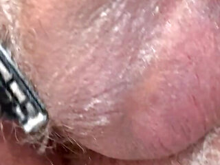 Shaving the big dick from Puck, made in a hotel