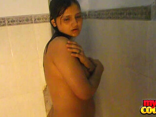 Desi Pakistan Beauty Exposed While Taking Shower