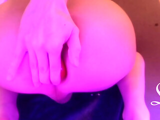 Ass filled with Apples