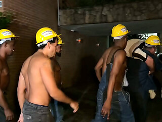 PATROES N&Atilde_O PAGARAM EM DIA, LEVARAM PICA DE TODOS OS PEDREIROS.