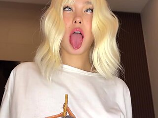 Blonde beauty does Ahegao face when cumming