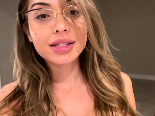 Amateur webcam girl masturbate big dildo