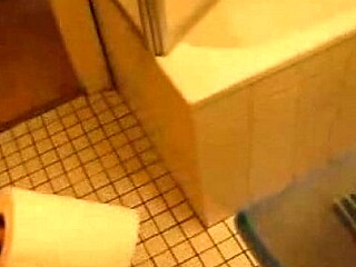 Amateur Toilet Facial