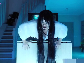 Sadako big ass stuck in TV