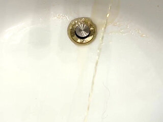 Sink Piss in Slow Motion