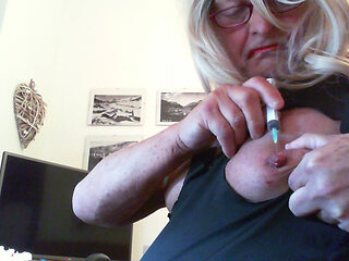 Shemale Kassy54 Needles In Nipples
