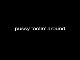 Lesbian foot lovers indulge in toe-sucking and foot worship during