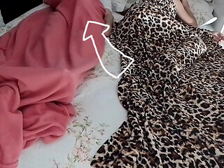 Empregada Teve Que Dividir a Cama Com Patrao Devido Reforma De Sua Casa!