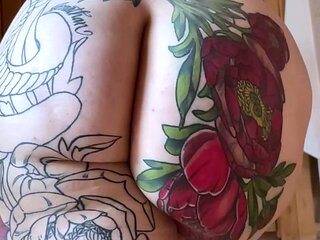 Amateur brunette ariana marie solo toying