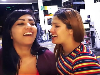 Peladas no posto de gasolina frentista n&atilde_o aguentou e meteu a rola na putinha