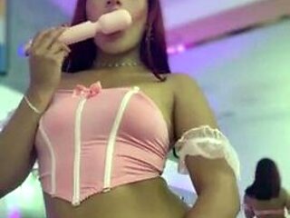 Amateur brunette ariana marie solo toying