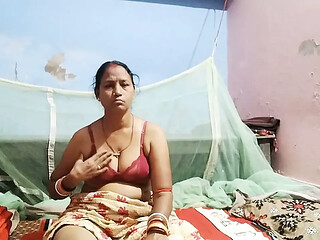 Sexy aunty apni boobs ko show kra or pussy ko hot kra
